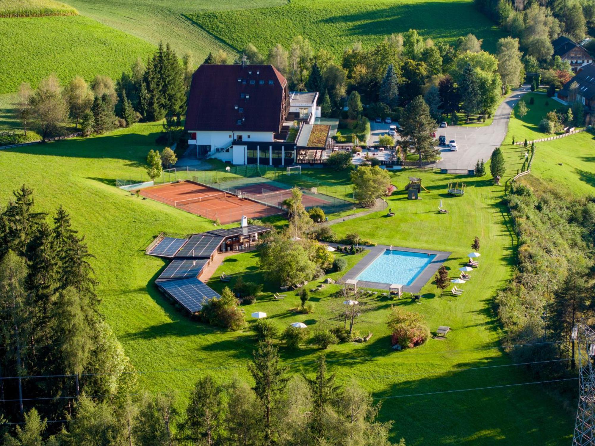 Royal Hotel Hinterhuber Рисконе Екстериор снимка